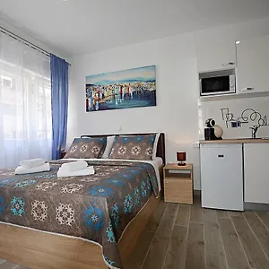 Borna & Roko Free Parking Zadar